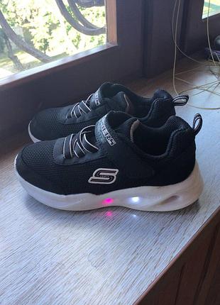 Фiрмовi кросiвки skechers с подсветкой , р 26-27 (17,5 см)