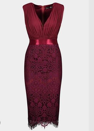 Сукня boohoo chiffon & lace midi dress має плісований верх та мереживну спідницю.
