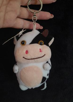 Игрушка брелок коровка