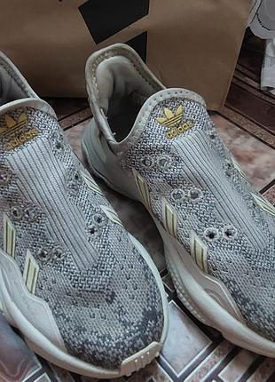 Продам дешево кроссовки adidas ozweego knit.