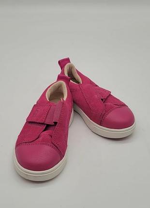 Стильные детские кроссовки ugg - яркий акцент