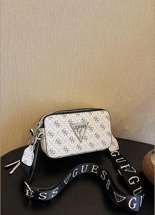 Жіноча сумка guess v426 прямокутна крос-боді біла