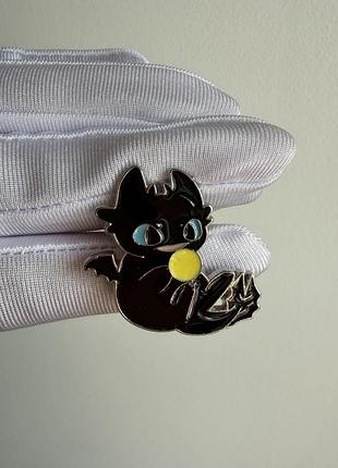 Пін значок металевий брошка «беззубик» (toothless) – дракон із мультфільму «як приборкати дракона»