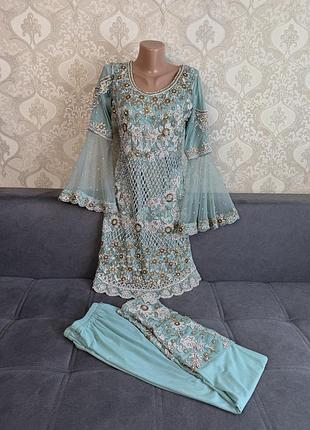 Розкішний святковий костюм shalwar kameez з вишивкою та камінням