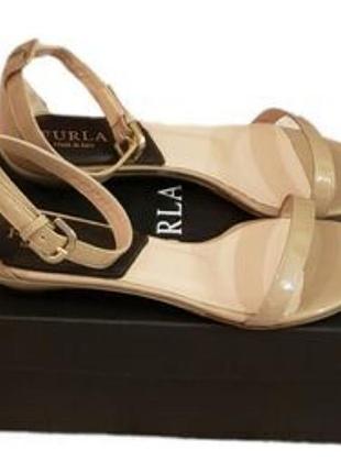 Нові бежеві босоніжки furla