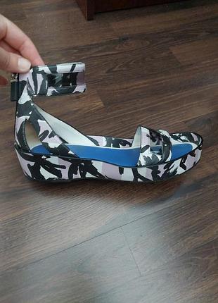 Невероятные кожаные босоножки kenzo 38