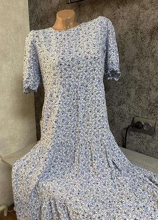 Легка літня сукня від бренду new look ніжно-блакитного (бузкового) кольору з дрібним квітковим принтом, м