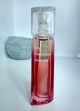Very irresistible givenchy миниатюра 4 мл edt