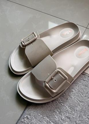 Шльопанці жіночі lee cooper