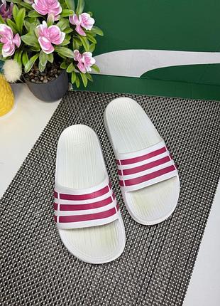 Оригінальні шльопанці adidas