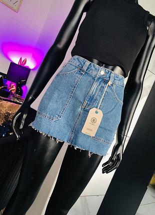 Джинсовая мини-юбка карго с необработанным краем (sustainable denim)