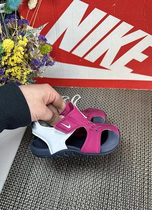 Оригінальні босоніжки для дівчинки nike