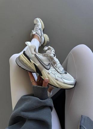 Жіночі кросівки nike v2k run | silver / black premium