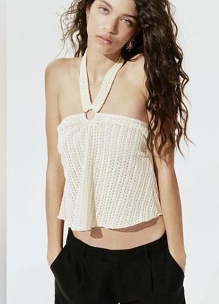 Топ-халтер з ажурного трикотажу від бренду h&m (оригінальна назва: pointelle jersey halterneck top) у білому кольорі.