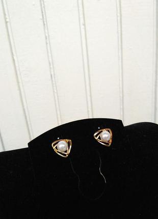 Новые,шикарные модн красивые серьги сережки маленькие гвоздики жемжуг цвет золото нежные2 фото