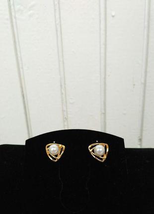 Новые,шикарные модн красивые серьги сережки маленькие гвоздики жемжуг цвет золото нежные3 фото