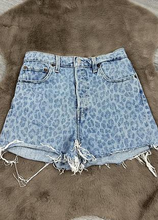 Жіночі оригінальні джинсові шорти levi’s з принтом розмір 28