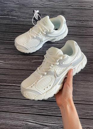 Кроссовки nike с нюансом