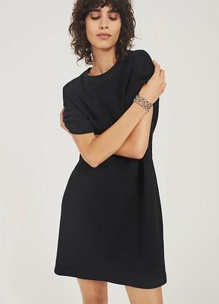 Чорна базова сукня футболка щільна