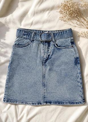 Джинсова мініспідниця denim co, розмір s (eur 36). гарний світло-блакитний денім, висока посадка, пояс у комплекті.джинсова спідниця міні