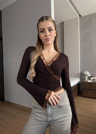 Жіноча кофтинка з мереживом