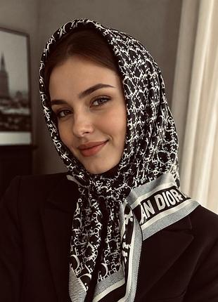 Хустка в монограм