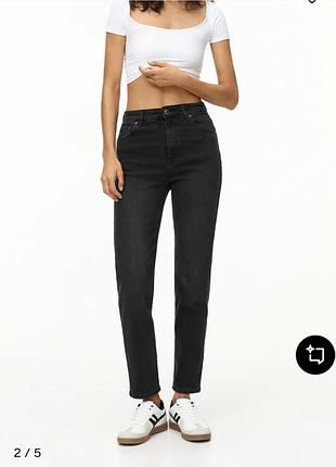 Графитовые зауженные джинсы на завышенной посадке pull &amp; bear