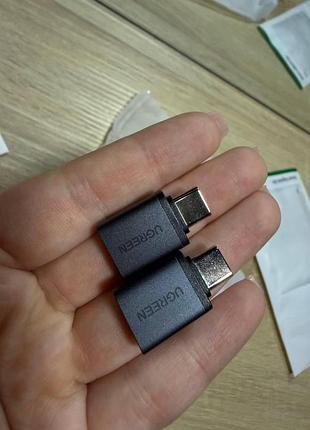 Пара сірих адаптерів ugreen usb-c на usb-b
