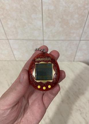 Оригінальна віртуальна іграшка-улюбленець tamagotchi від компанії bandai