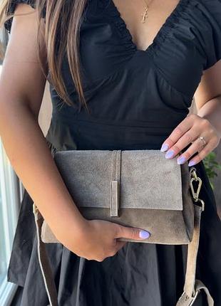 Сумка замшева тауп мокко кросбоді сумка італія жіноча трендова сумочка замшева