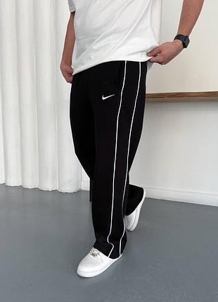 Чоловічі спортивні штани nike в чорному кольорі