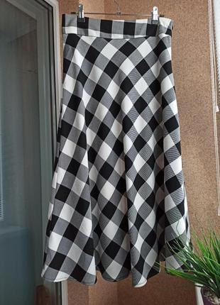 Красивая стильная юбка миди в диагональную клетку5 фото