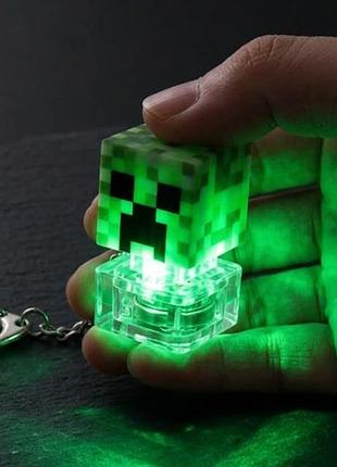 Оригинальный брелок-антистресс minecraft creeper (светящийся и кликающий кейкап)