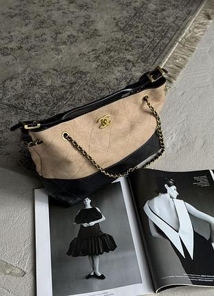 Сумка зі шкіри з ручкою та ремінцем через плече для жінки від chanel жіноча середня сумка 39х21х11 см шанель