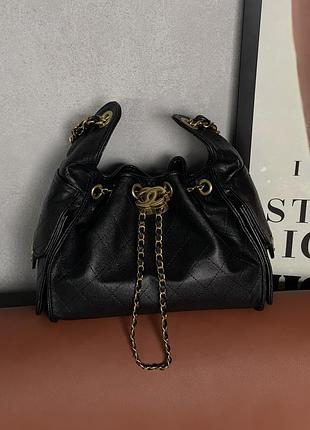 Сумка зі шкіри з ремінцем ланцюжком через плече для жінки від chanel жіноча середня сумка 27х20х13 см шанель