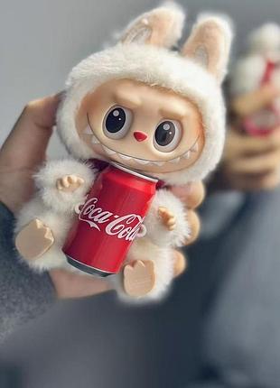 Трендова колекційна м'яка іграшка брелок pop mart the monsters labubu coсa cola, лабубу кока кола лабуба