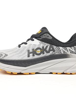 Hoka one one challenger atr 7 сірі з чорним та помаранчевим