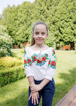 Вишиванка для дівчинки ягідка біла