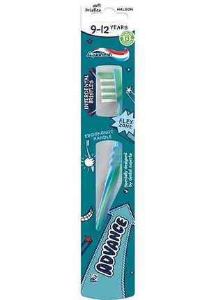 Зубна щітка 9-12р. мяка (в асортименті) тм aquafresh