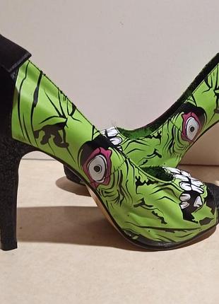 Культові туфлі на підборах iron fist zombie stomper peep toe platform heels, 39 р