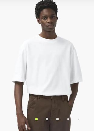Белая футболка uniqlo u оверсайз  из плотного хлопка с использованием технологии airism 
унисекс.