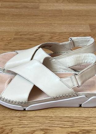 Шкіряні босоніжки clarks 41 розміру в ідеальному стані