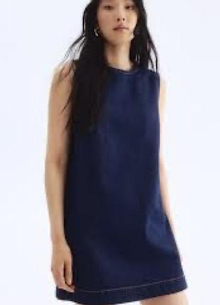 Коротка джинсова сукня-прямого крою (shift dress) без рукавів від бренду h&m. модель виконана з темно-синього бавовняного деніму