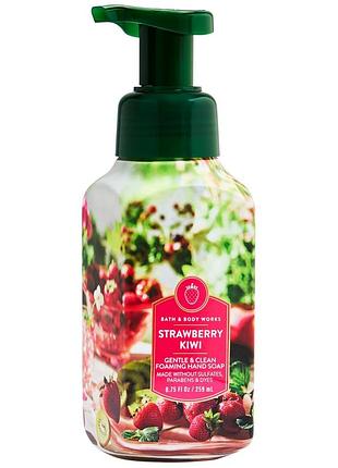 Мыло-пенка для рук bath & body works strawberry kiwi foaming soap