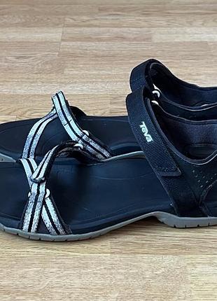 Босоніжки teva 40 розміру в ідеальному стані