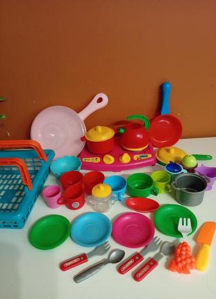 Детский игровой кухонный набор с имитацией приготовления пищи.в подарок две мягкие игрушки и кошелек .