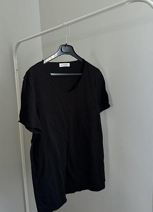Чорна бавовняна чоловіча футболка bershka з кишенею / базова футболка 100% бавовна з необробленим краєм