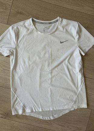 Бігова футболка nike