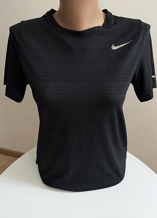 Спортивна футболка nike s