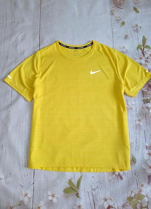 Спортивна футболка nike розмір l.